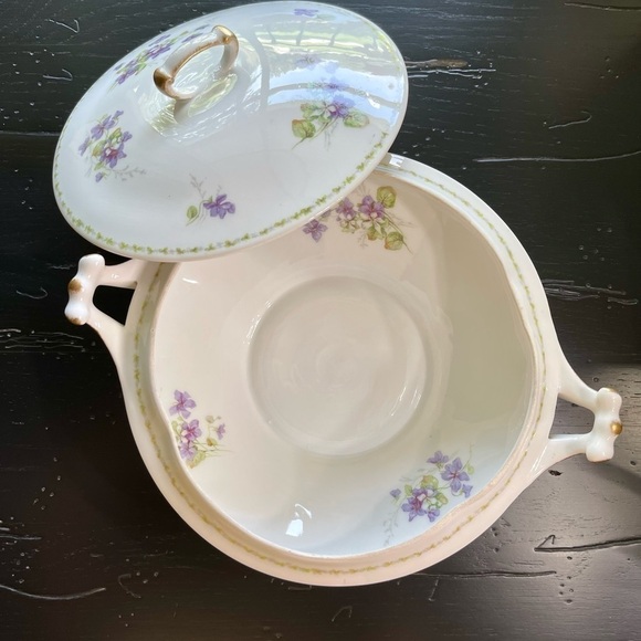 VINTAGE, B&T LIMOGES FRANCE, ROUND SERVING BOWL WITH LID. - Picture 5 of 16